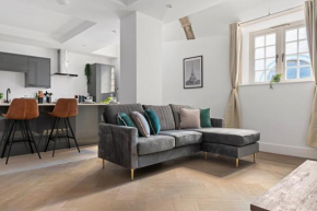 Brand New Luxury 2 Bedroom Apartment in The Market Square